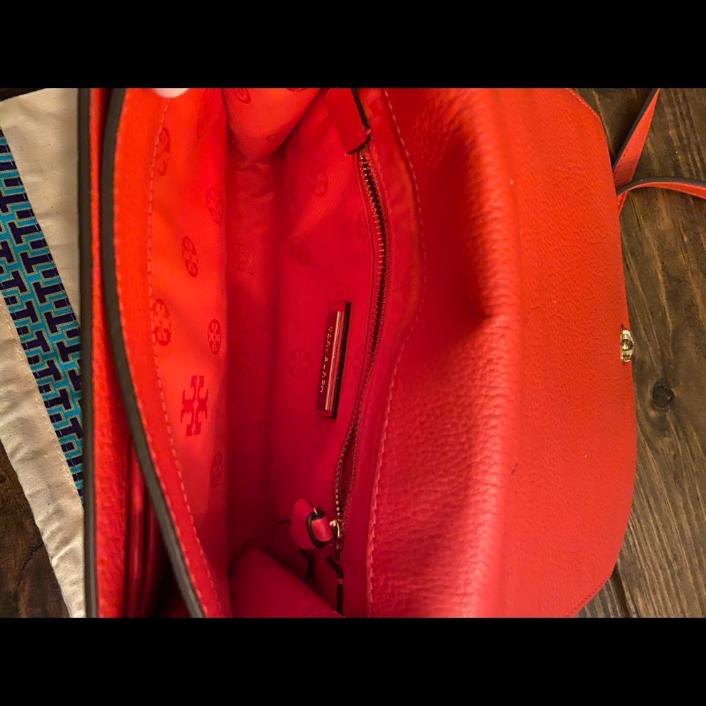 Tory Burch Crossover Bag - Picture 5 of 7